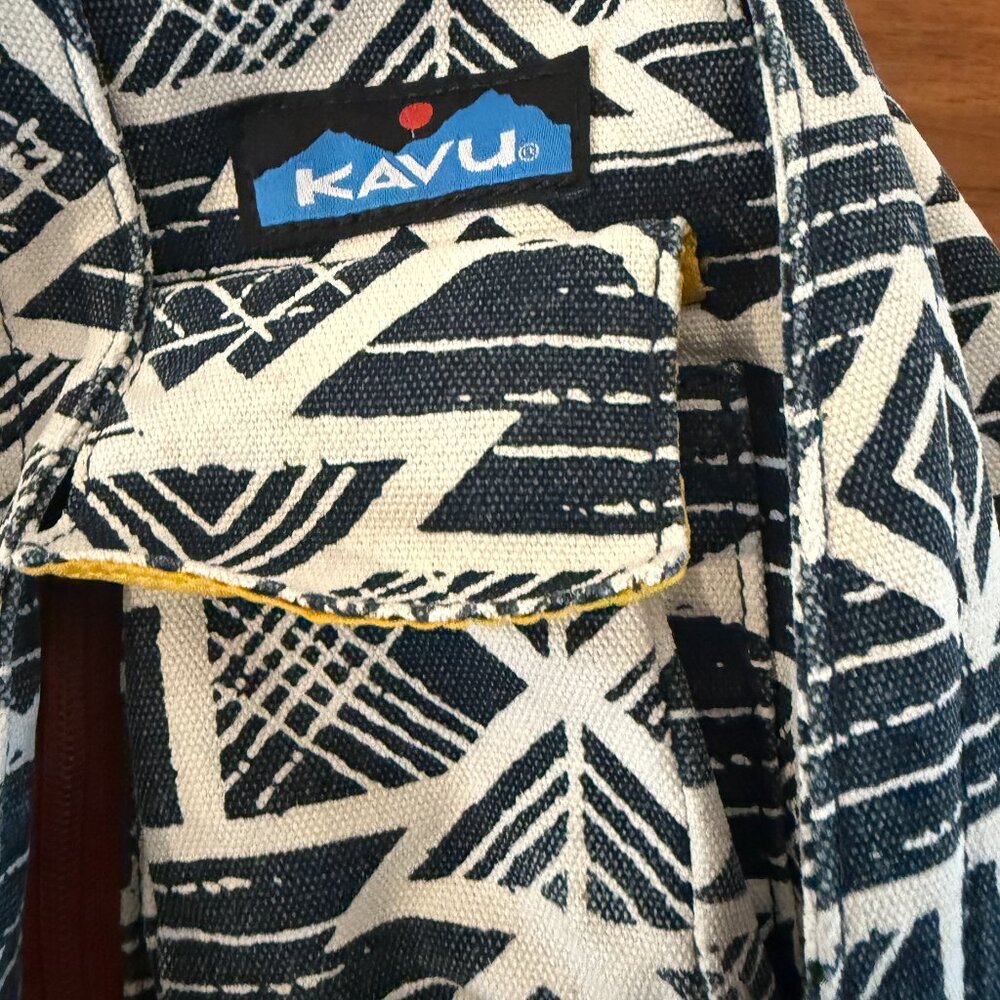 Kavu slingbag / backpack - navy and white pattern